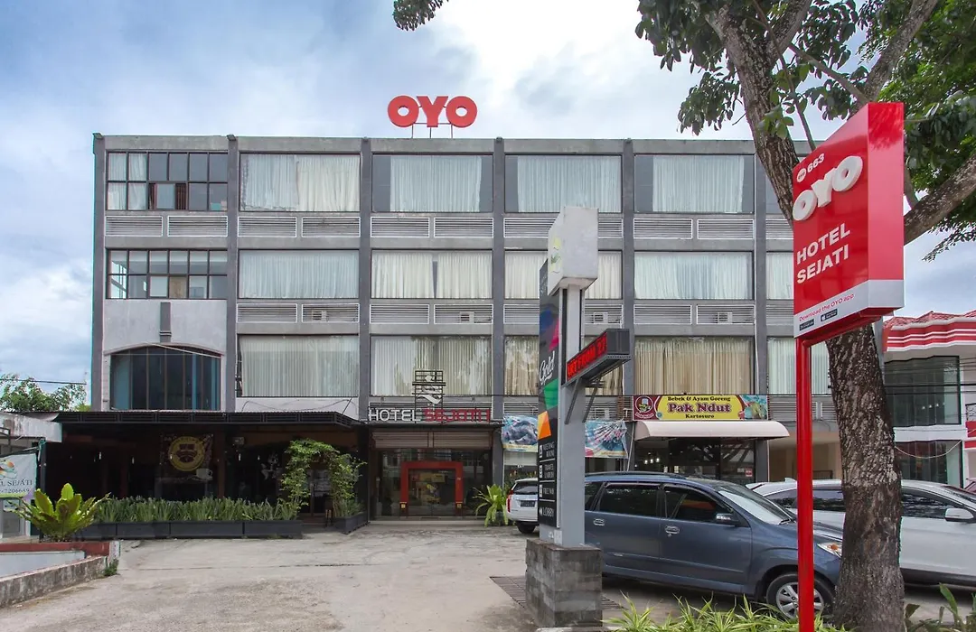 Oyo 663 Hotel Sejati-1